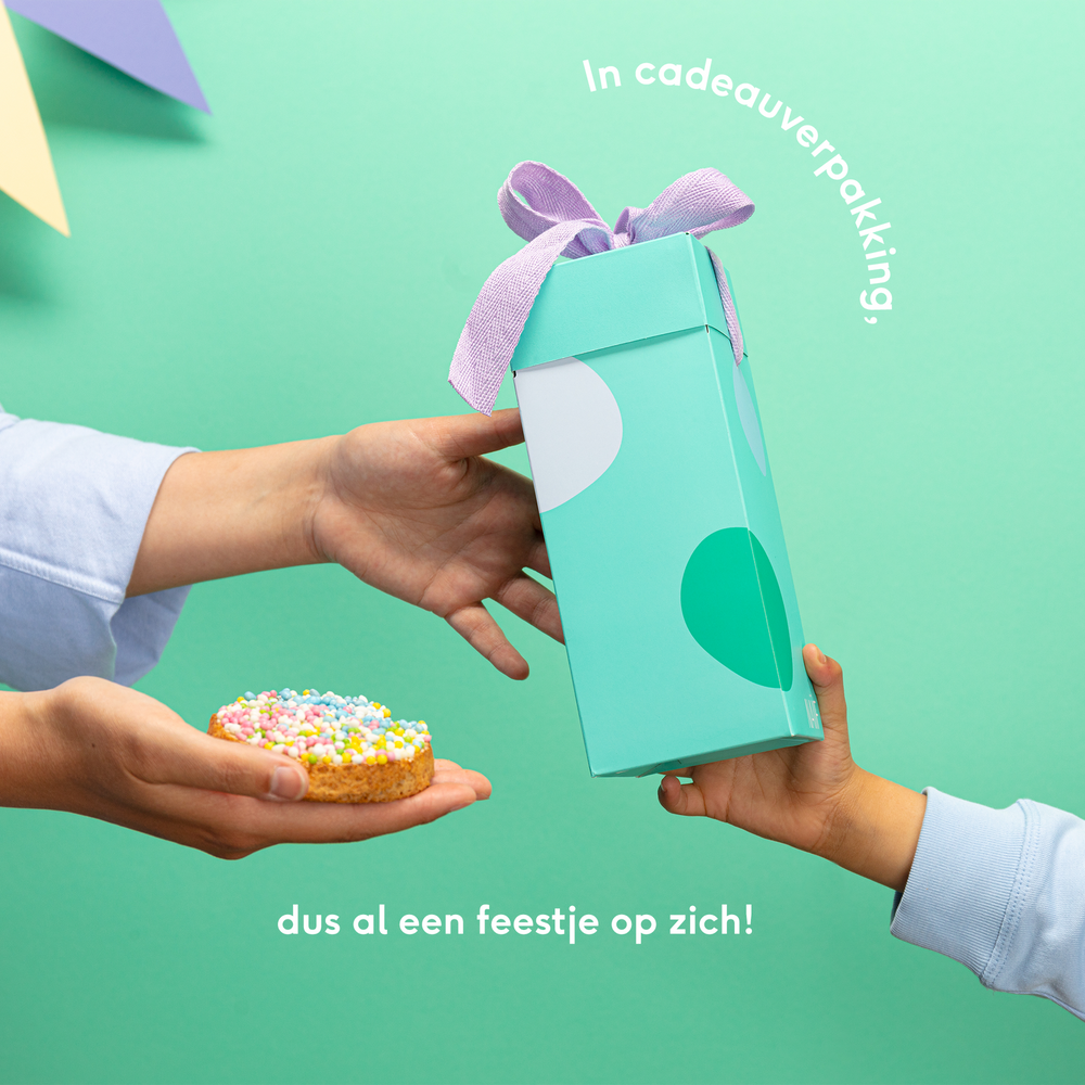 Naïf Mini Shower Routine set with cleansing washgel, nourishing shampoo, and softening body lotion.