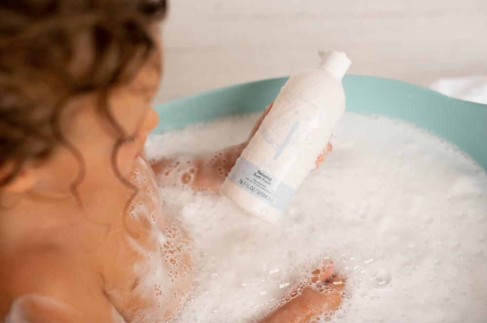 Naïf Caring Bath Foam bottle, 500ml, for sensitive baby skin care.