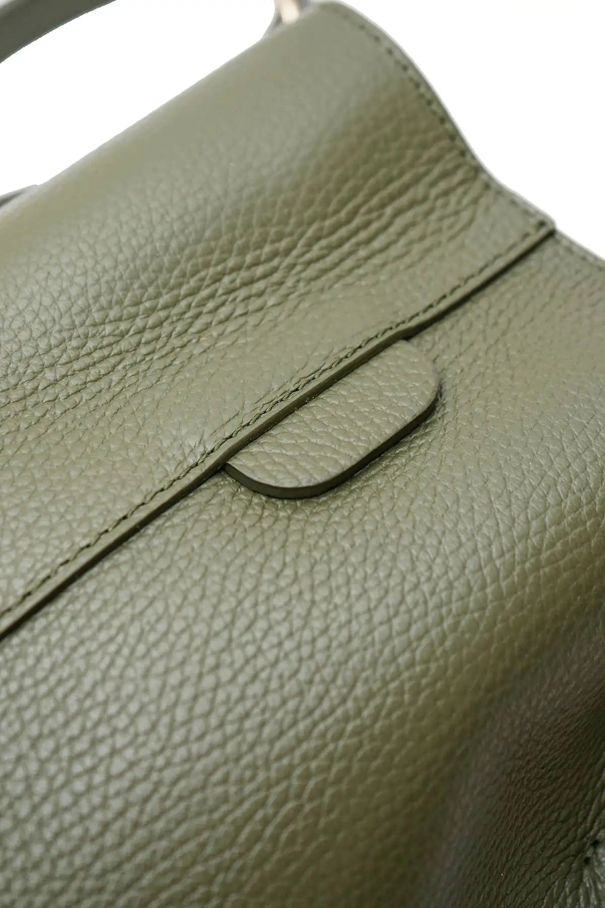 Elegant khaki shoulder tote bag designed for comfortable everyday carrying and sophisticated casual style