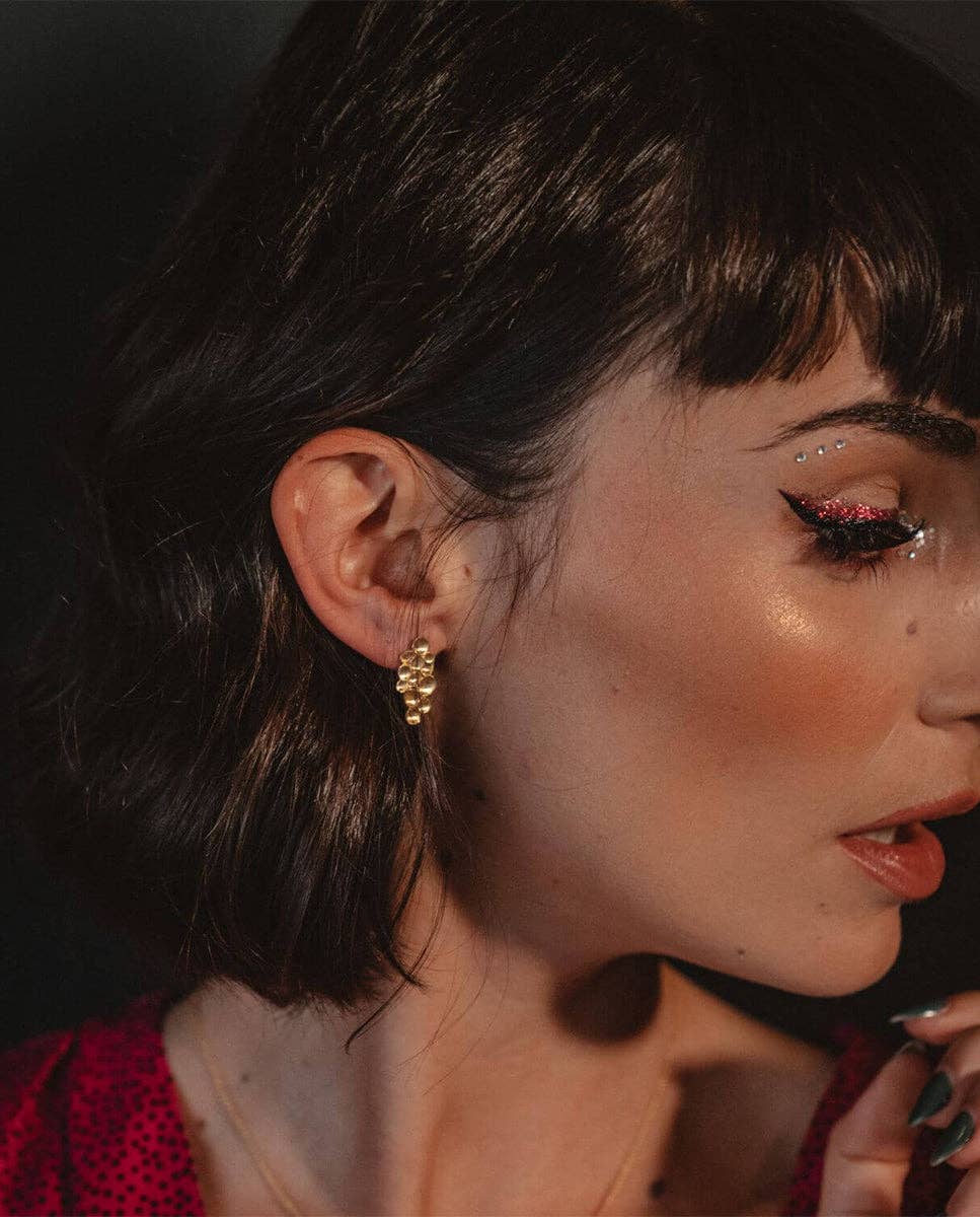 Elegant Simone earrings featuring 925 sterling silver with a refined 18K gold-plated finish for everyday wear