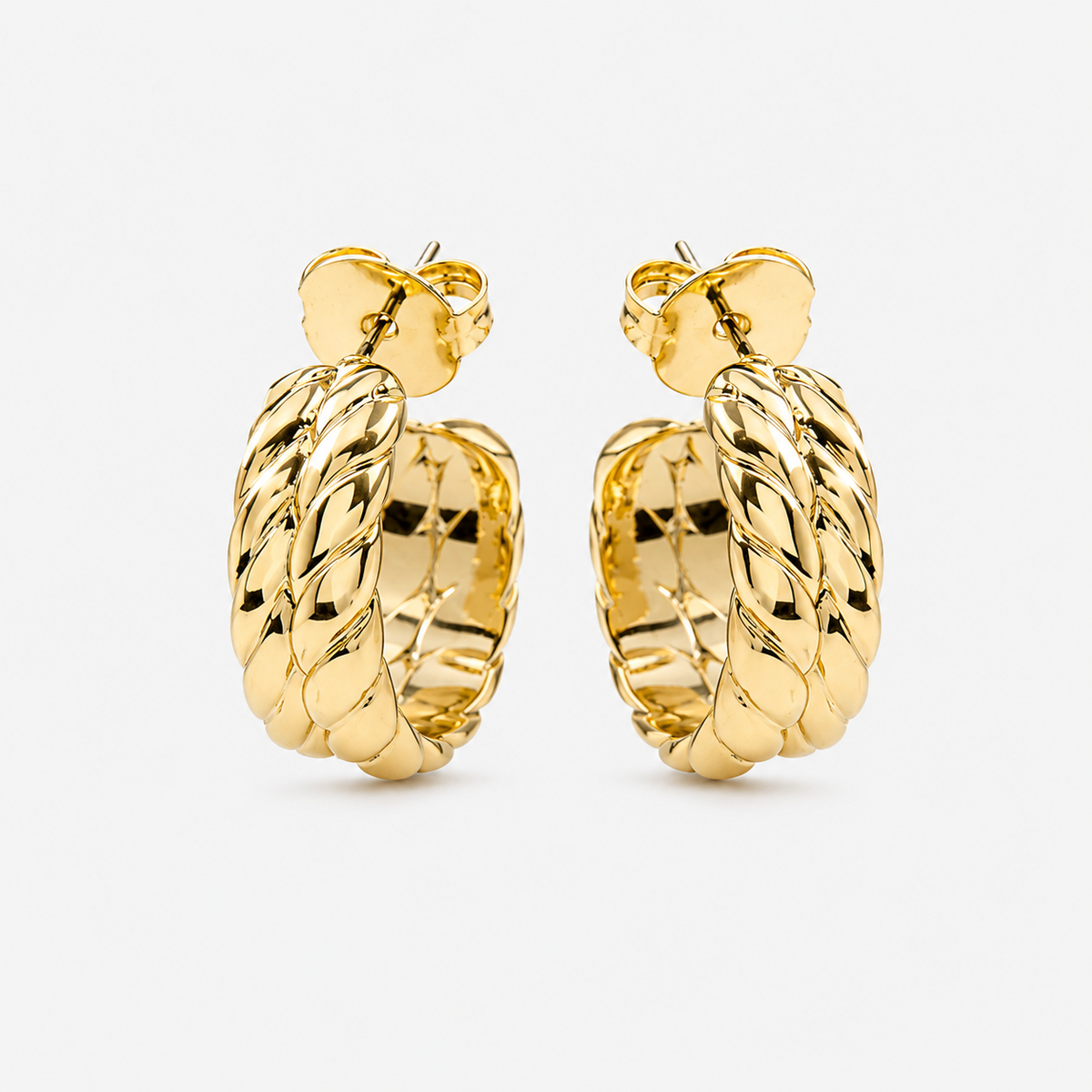 Elegant Thety earrings featuring a polished 18K gold finish and simple timeless jewellery design