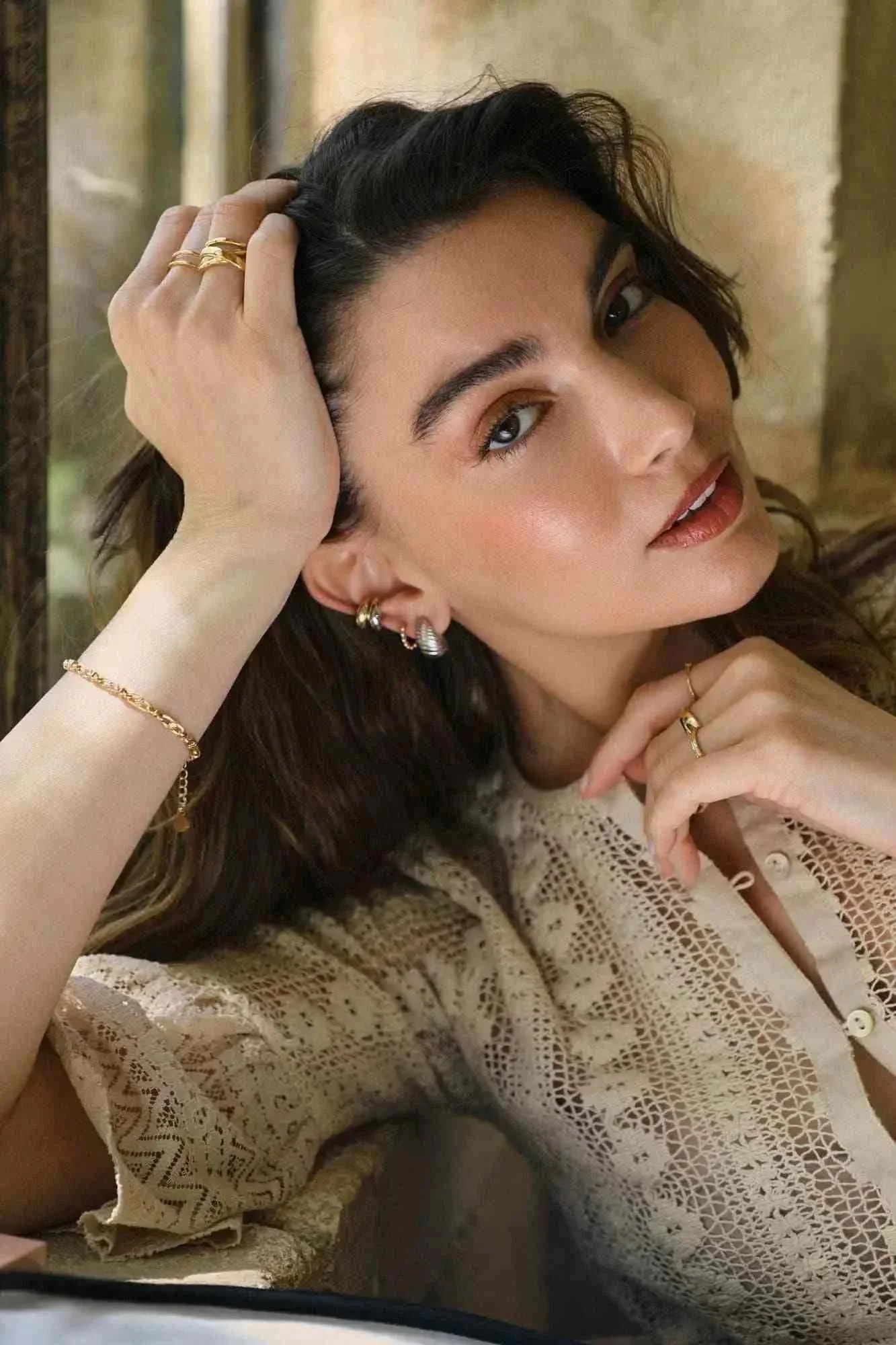 Fany oorbellen with textured gold-plated refined design