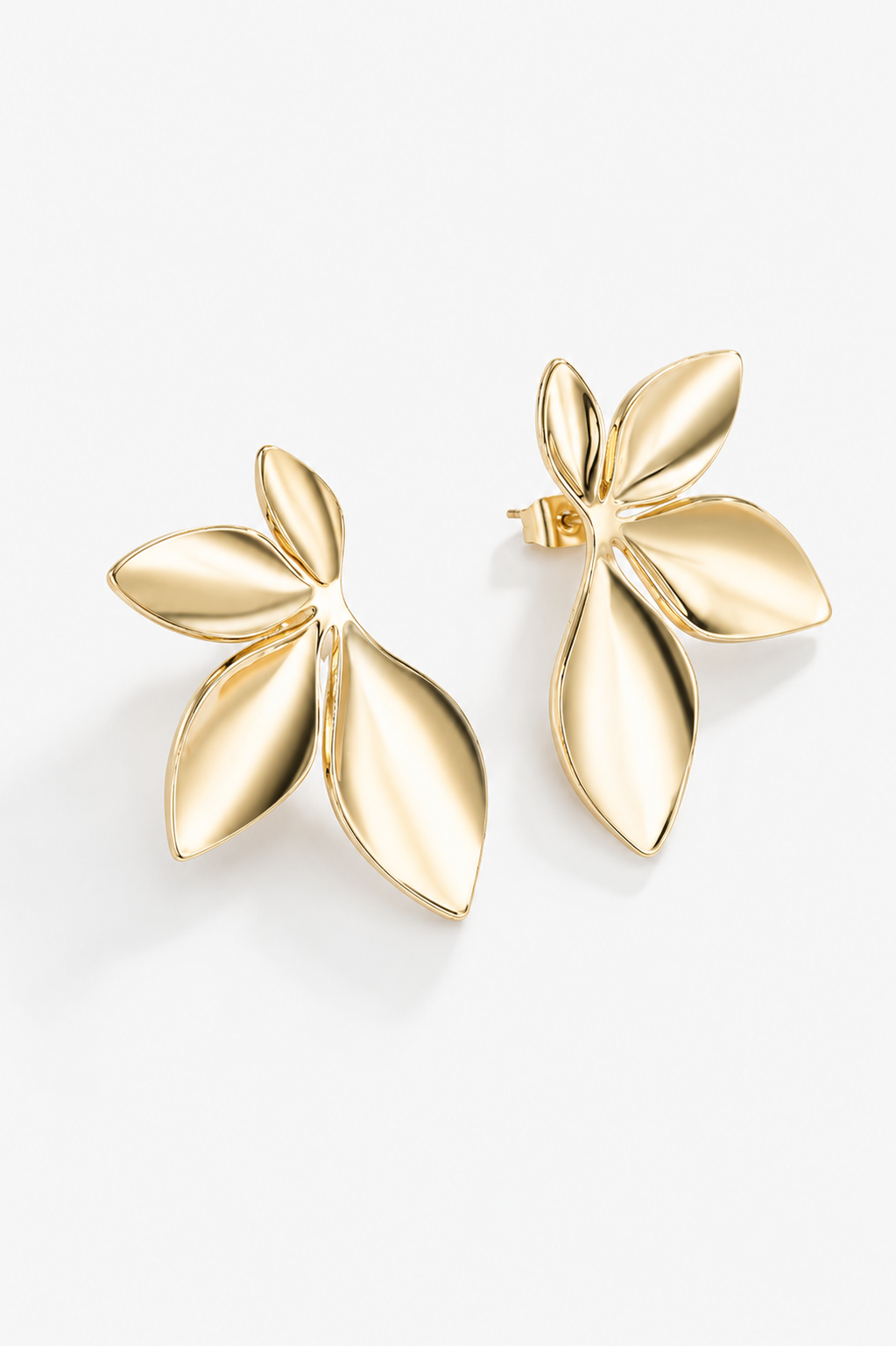 Flowers stainless steel earrings featuring an elegant floral design and lasting shine for everyday jewellery styling
