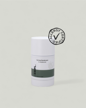 Cylindrical deodorant container with a white label on a white background-lievkaart