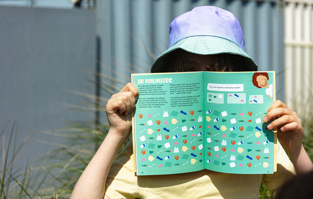 Naïf Summer activity book with playful illustrations on cover.