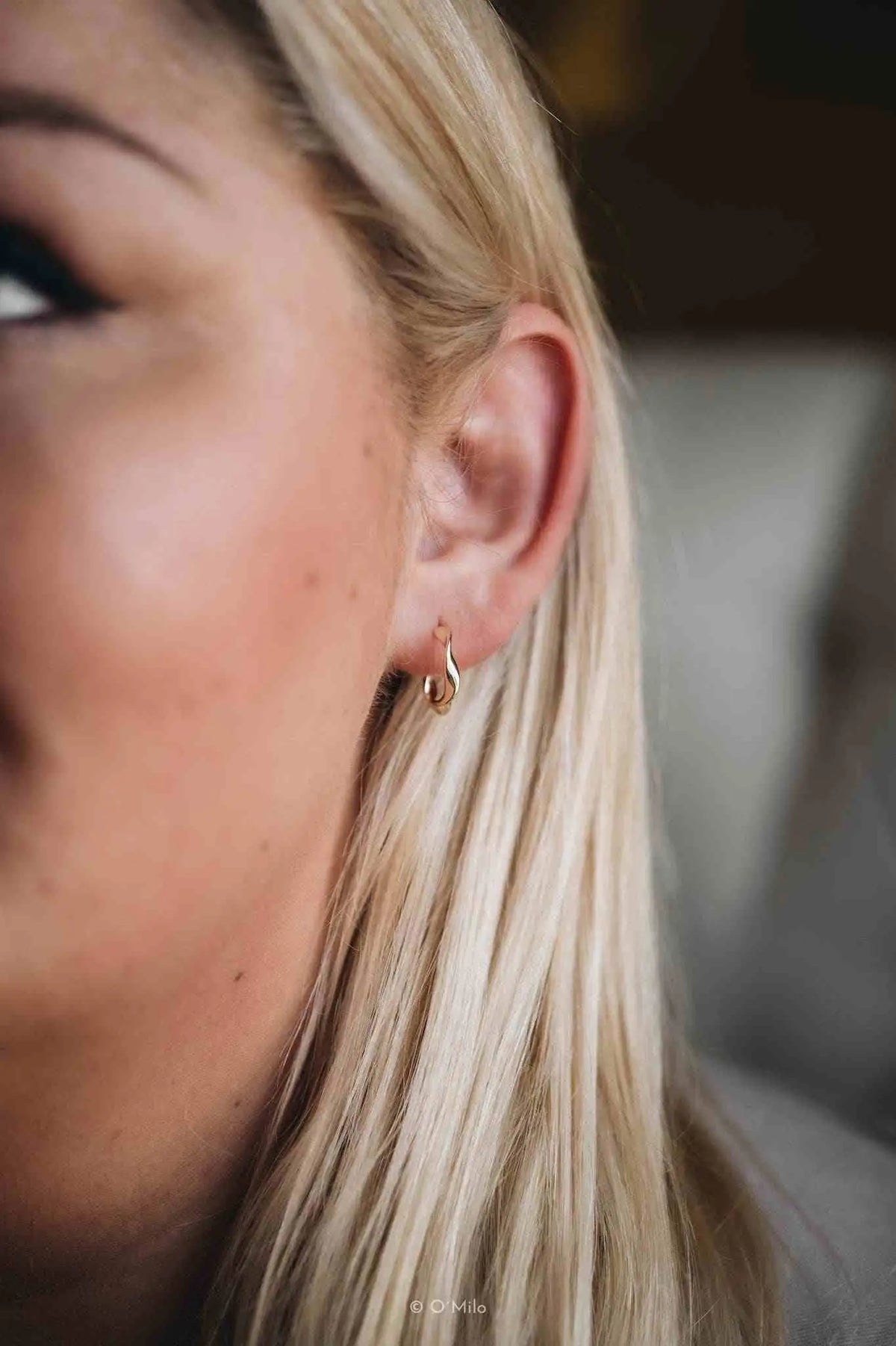 BRUNO Twisted Hoops – product detail view