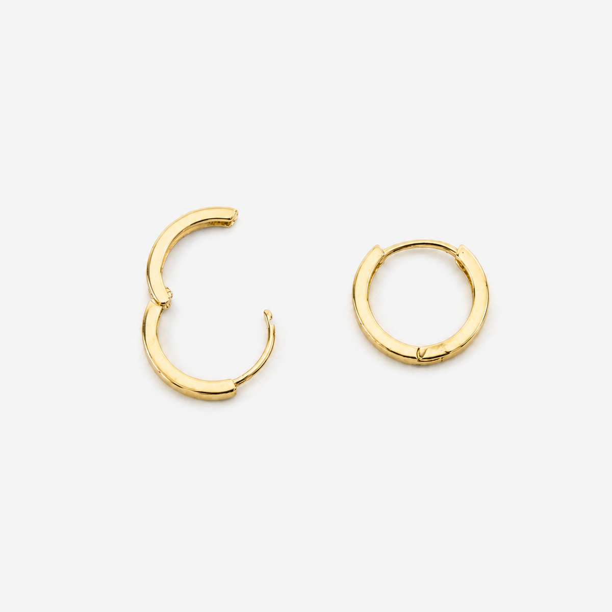  Elegant Erespa earrings featuring a refined 18K gold finish for timeless everyday and occasion styling
