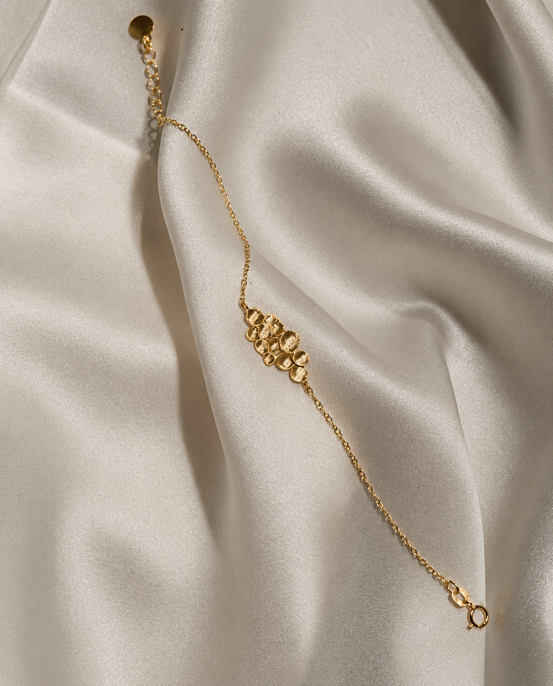 Elegant Simone bracelet featuring 925 sterling silver and a refined 18K gold-plated finish for everyday wear
