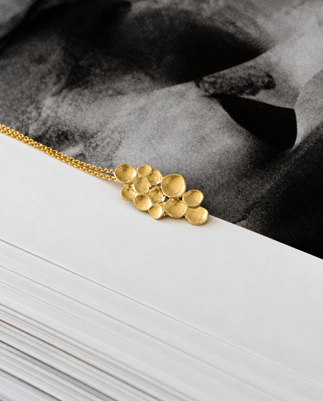 Elegant Simone necklace made from 925 sterling silver with a sophisticated 18K gold-plated finish