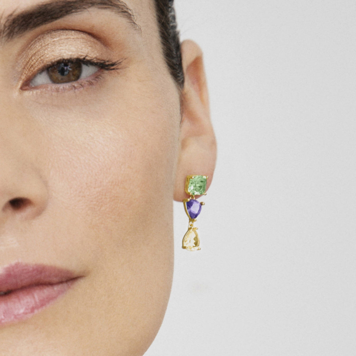 : Green Thyula earrings made from 925 sterling silver with colorful hydrothermal quartz details