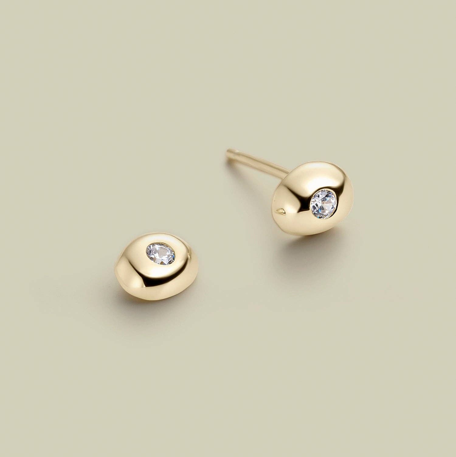 Luce 18K gold-plated stud earrings crafted from 925 sterling silver with a sophisticated minimalist design