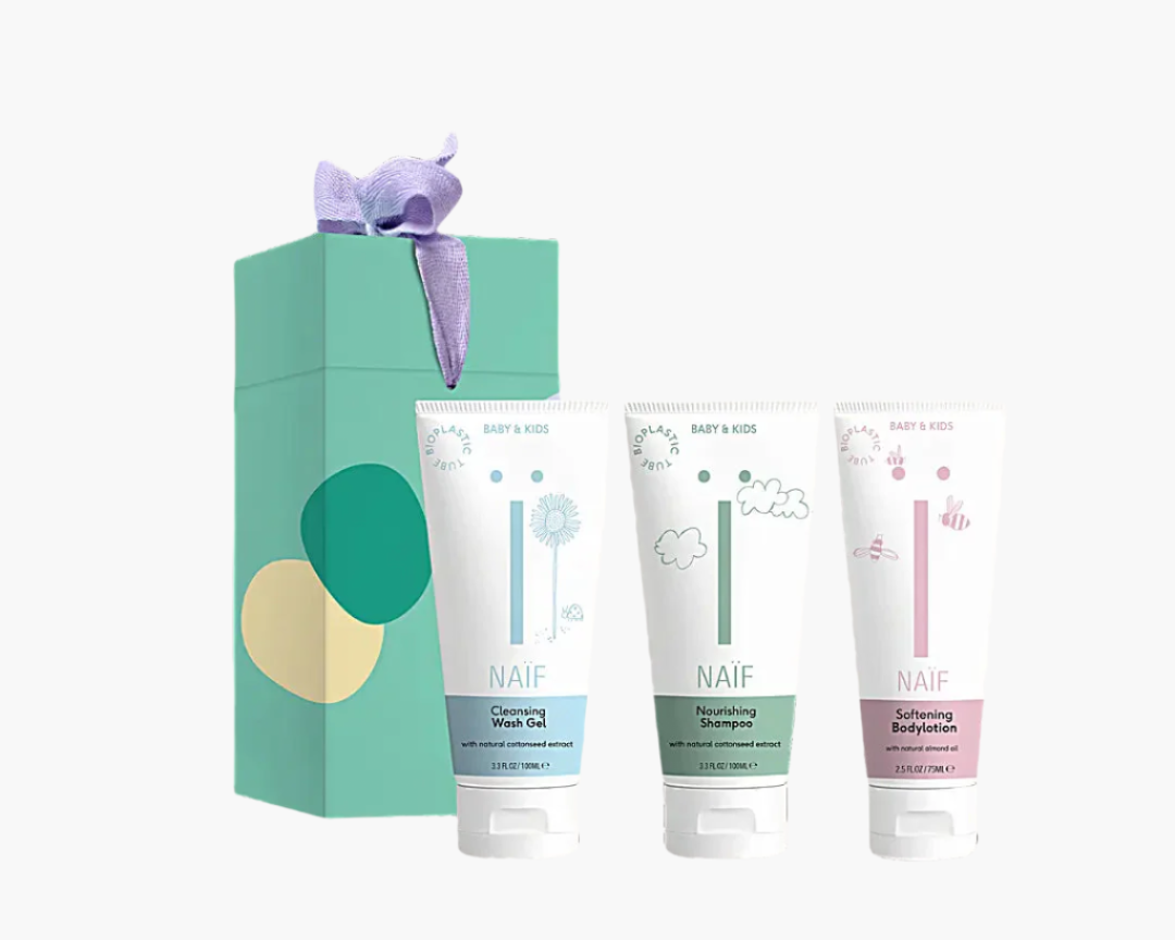 Naïf Mini Shower Routine set with cleansing washgel, nourishing shampoo, and softening body lotion.