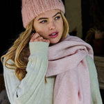 Liet & Joliet Scarf Juuls in light pink, 100% polyester, 180 cm x 62 cm.