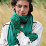 Liet & Joliet Scarf Leslie in green, 100% polyester, 180 cm x 70 cm.