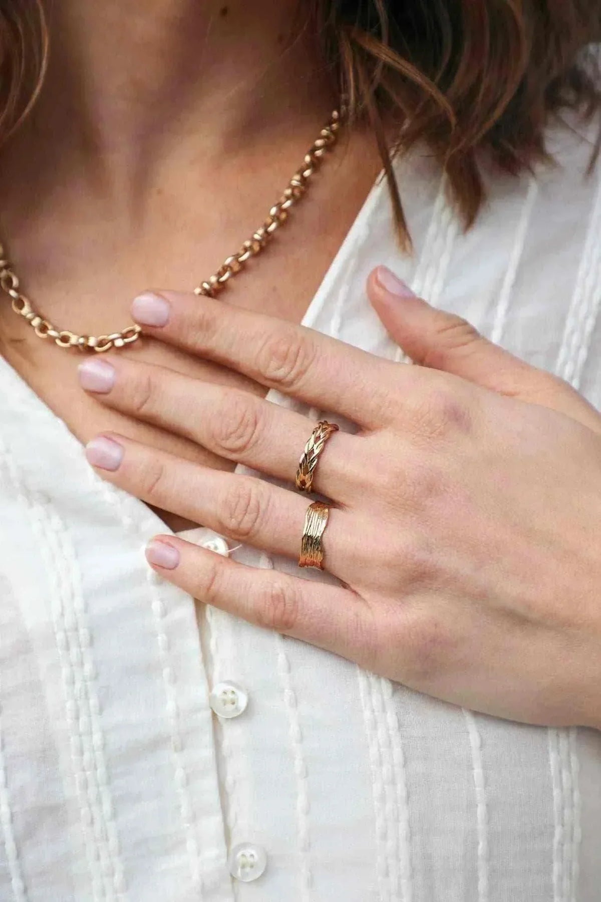 WAEKURA Adonis-ring elegant gold adjustable ring with subtle irregular pattern worn on hand with gold chain necklace